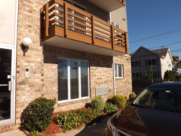 2 Bedroom Condo For Rent in Belleville