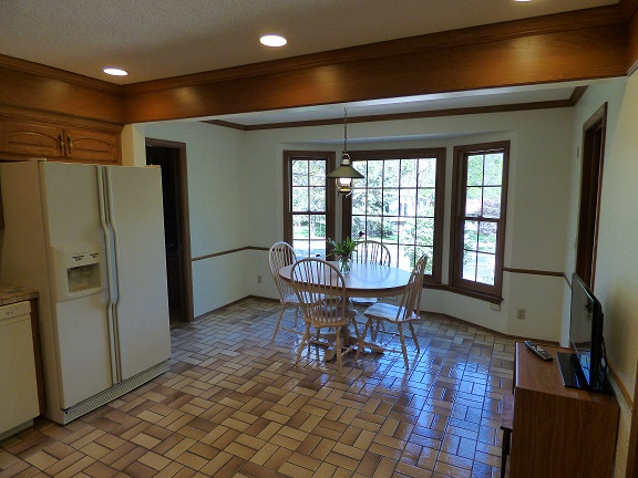 Country Kitchen off Family Room
