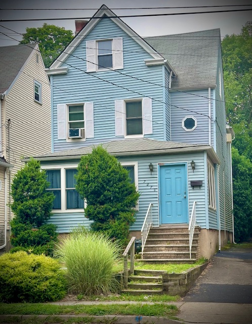 This Nutley, NJ home was sold as part of a probate estate. Like many probate properties, it required thoughtful coordination, market strategy, and experience to ensure the estate achieved fair market value while minimizing stress for the family.